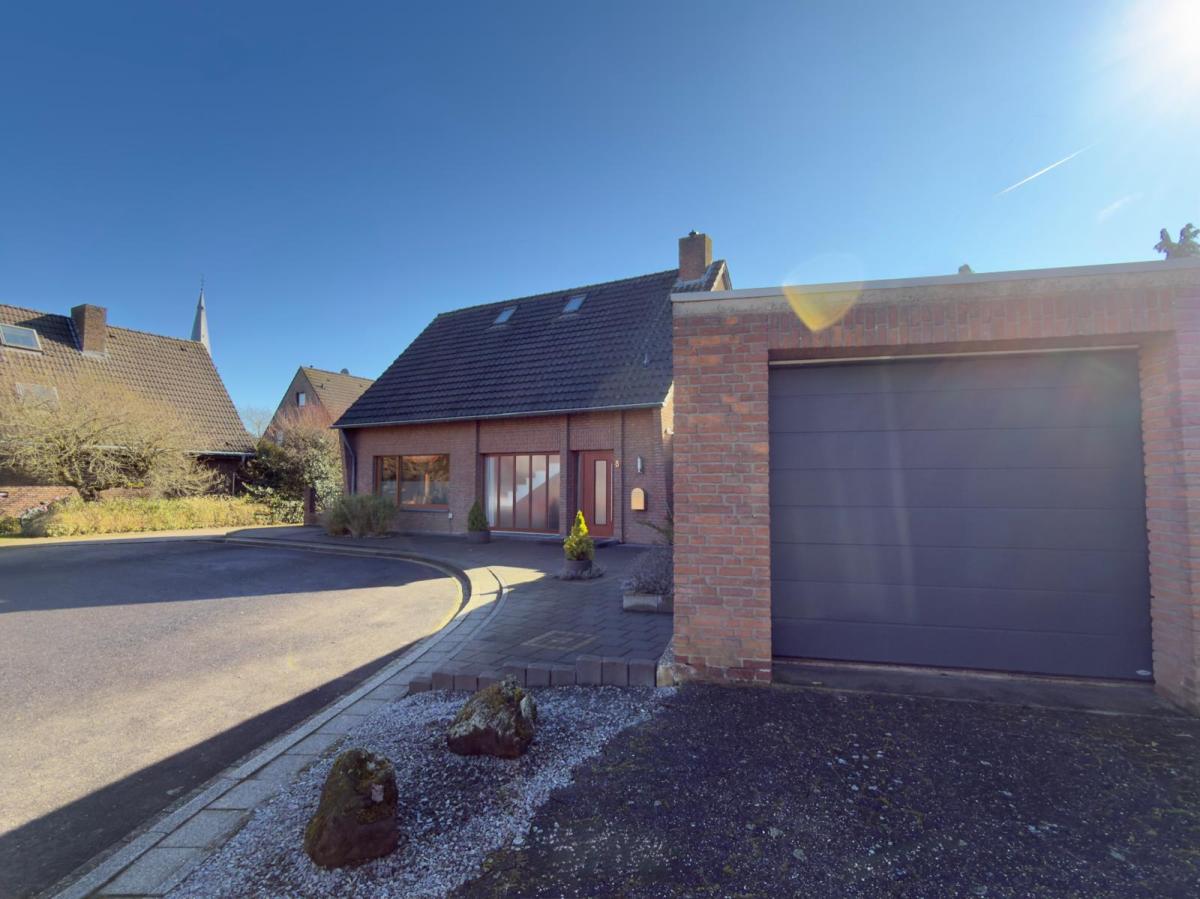 Garage mit Sektionaltor