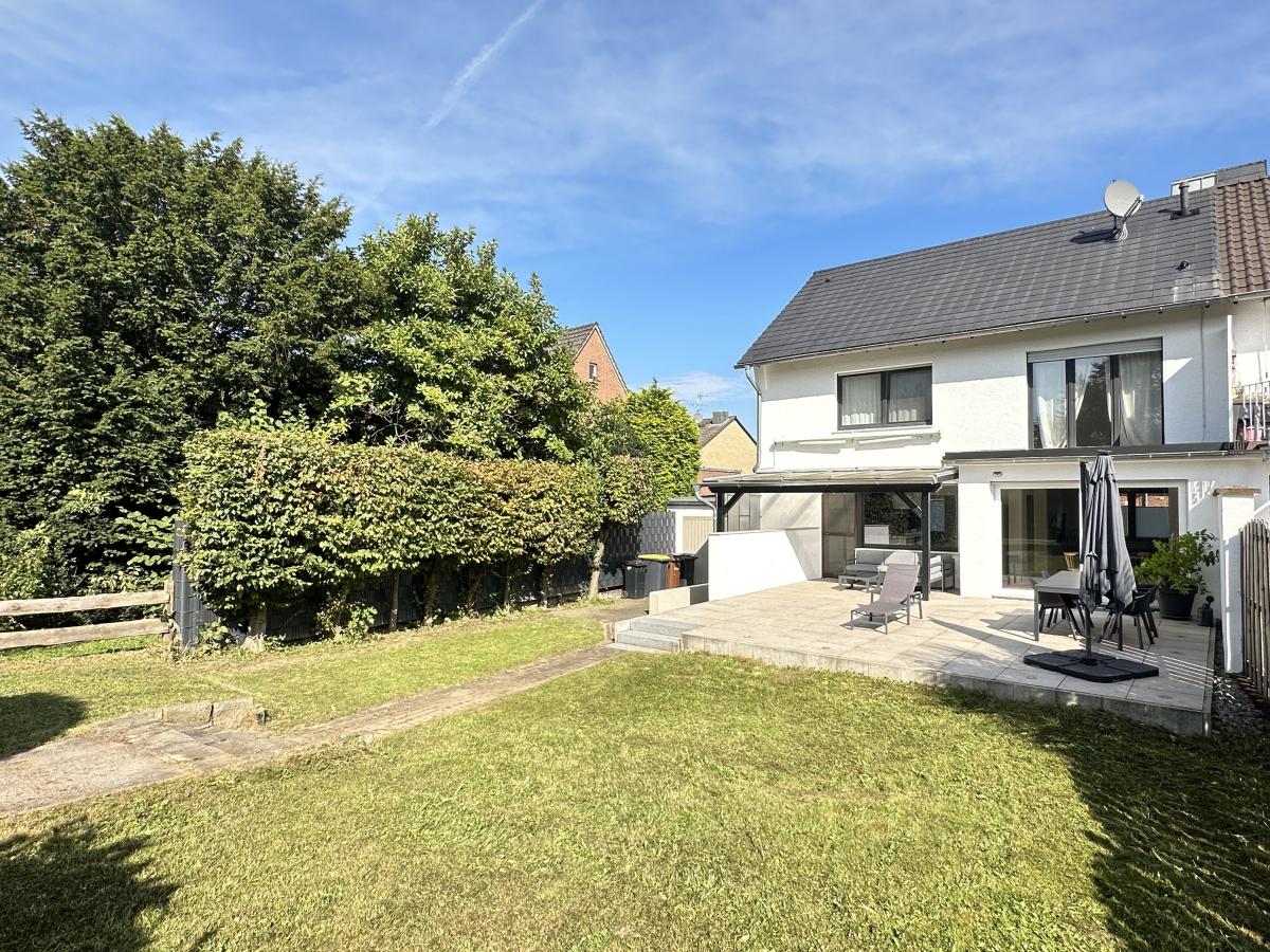 Garten mit Blick auf die Terrasse