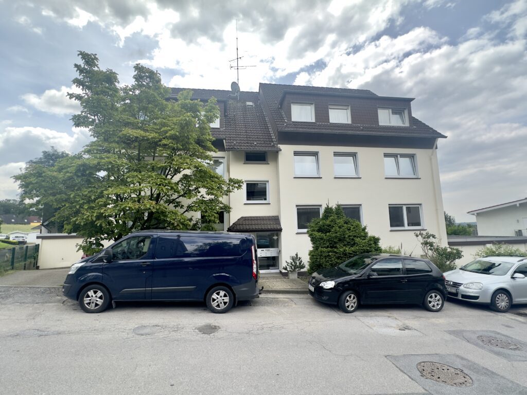 Exklusive Hochparterre 4-Zimmer-Wohnung in Essen Byfang: Naturblick, Balkon, Garage und mehr!