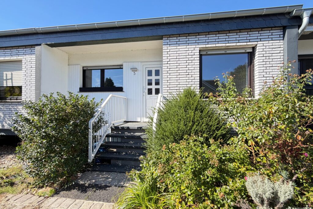 Raumwunder - Offen. Individuell. Zuhause. – Split-Level-Reihenhaus in Schiefbahn mit Garage!